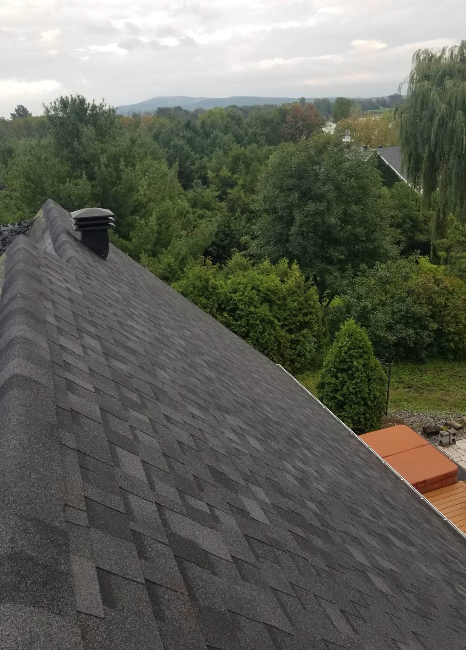 Travail professionnel toiture par Toitures Logi-Toit Inc.