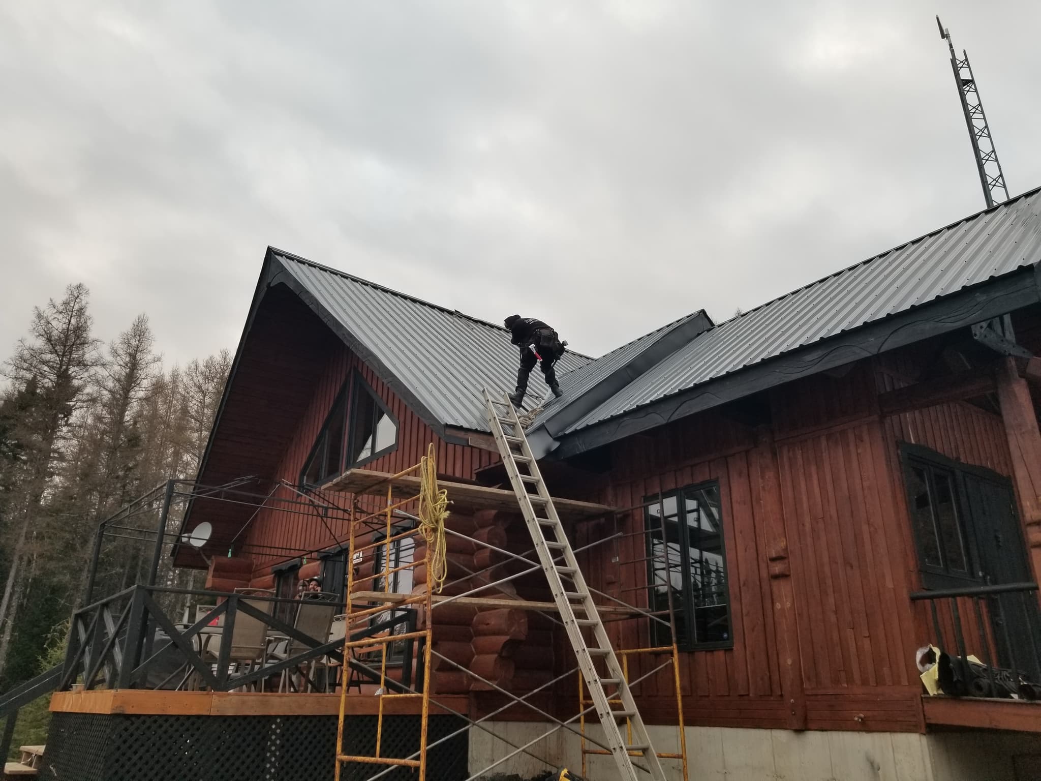 Installation de toiture en métal